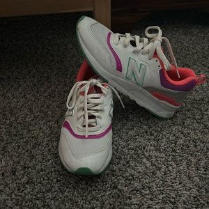 Women’s new balance sneakers